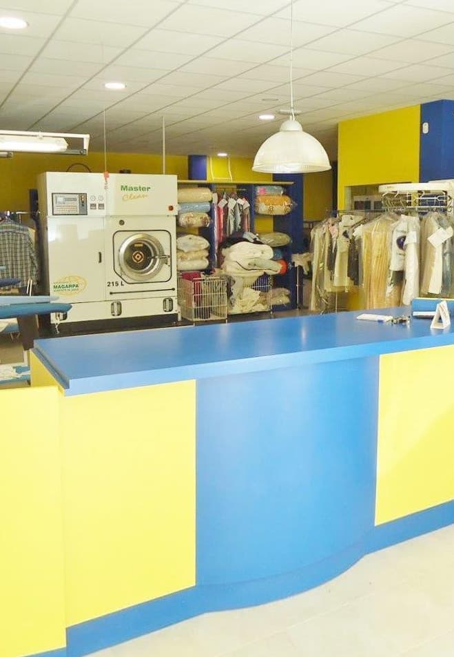 Tintorería y lavandería en Vimianzo que cuida cada prenda